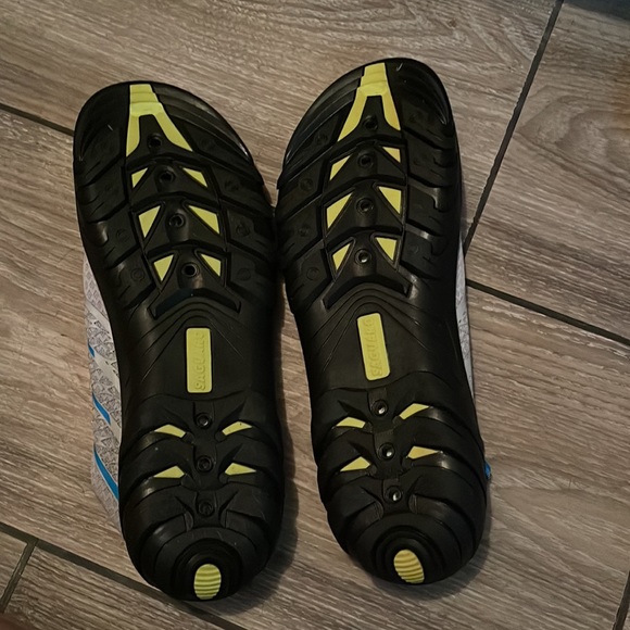 swim shoes size12 in women they are brand new never been worn sizing tag in shoe - Picture 3 of 4